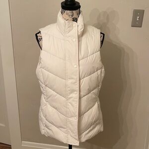 EUC Gap white spring/fall puffy vest​​​​​​​​​​​​​